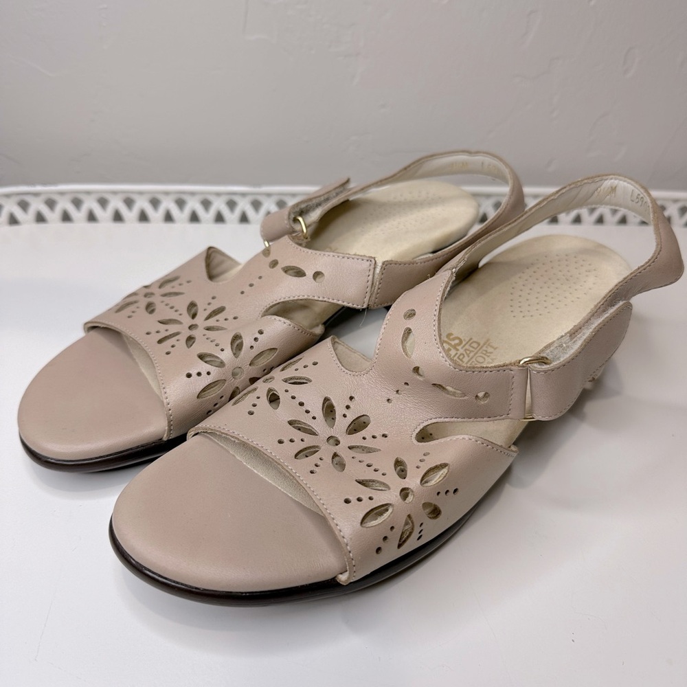 SAS Cream Sunburst Heel Strap Sandals Shoes 9.5